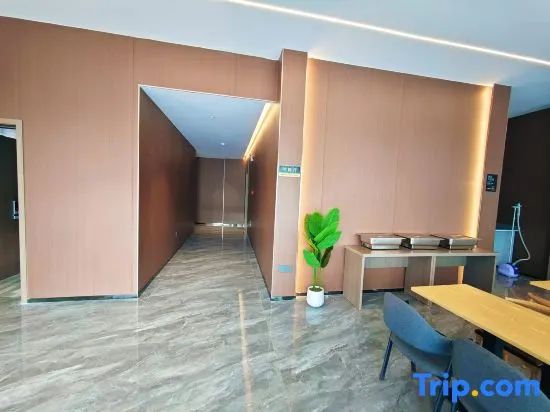 Lanting Hotel - Image 1