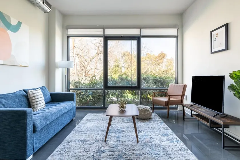 Alexandria Alluring 2BD 2BA Apartment - Image 1