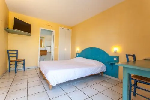 Auberge Du Golf - Image 1