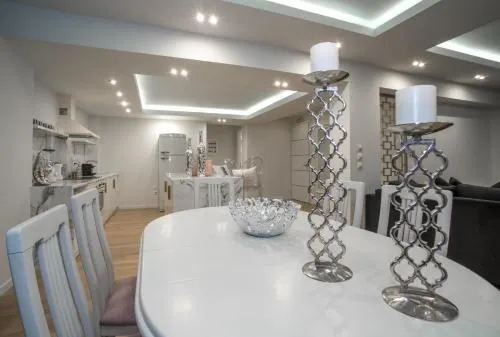 Pineapple Seaside Suite - Image 1