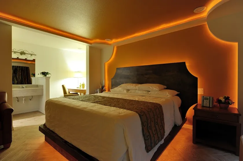 Romantic Inn & Suites - Image 1