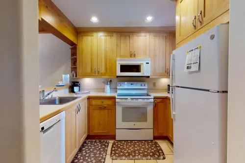 Creekside Spacious Townhome #18 In West Vail. - Image 1