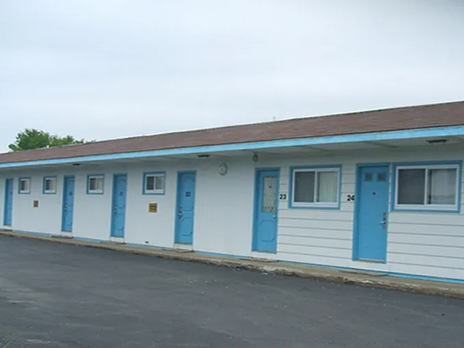 Glen Motel Utica - Image 1