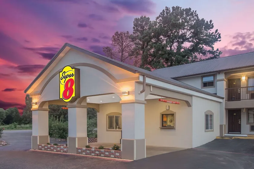 Super 8 by Wyndham Idabel - Image 1