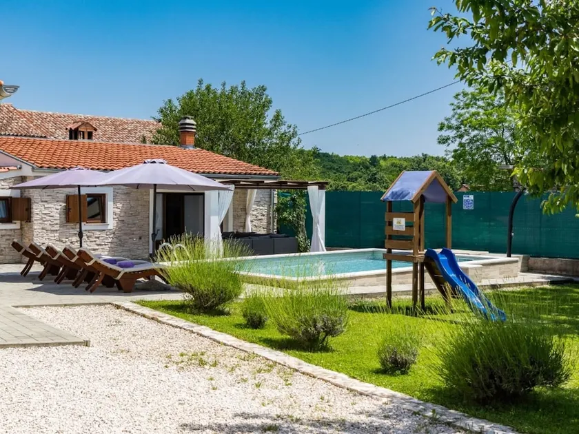 Charming Villa With Private Swimming Pool - Image 1