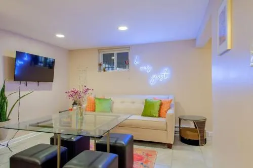 2 br City Retreat Peace Privacy Parking - Image 1