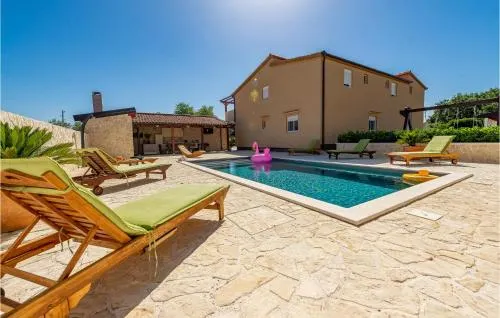 Stunning Home In Galovac With Wifi - Image 1