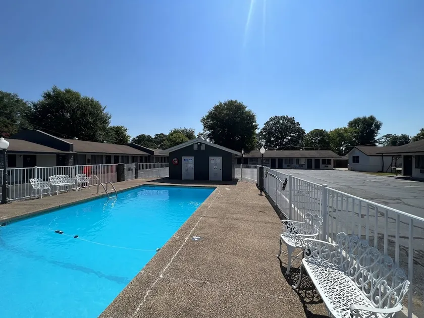 Yellow Diamond Inn - Image 1