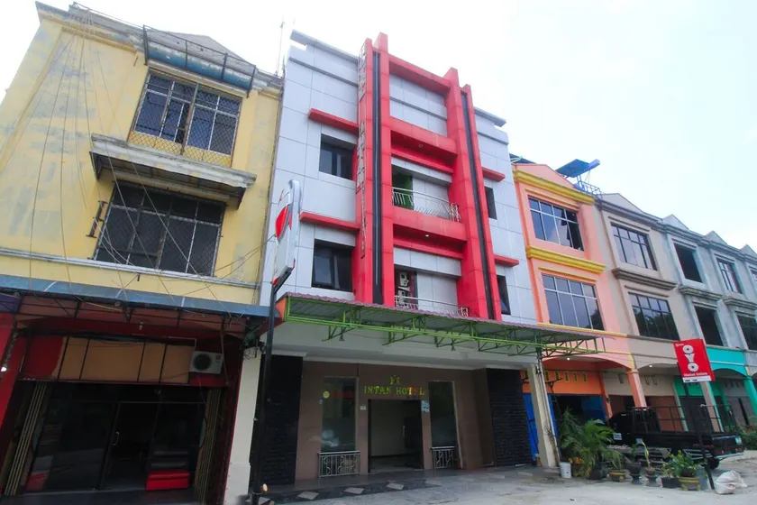 OYO 1025 Hotel Intan - Image 1
