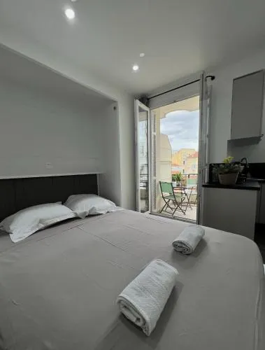 Nice Center Studio Guesthouse - Image 1