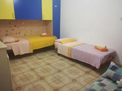 Calamona - Image 1