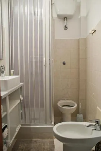 ONEROOM - Image 1