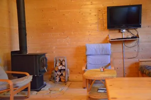 Hillside Lodge & Chalets - Image 1