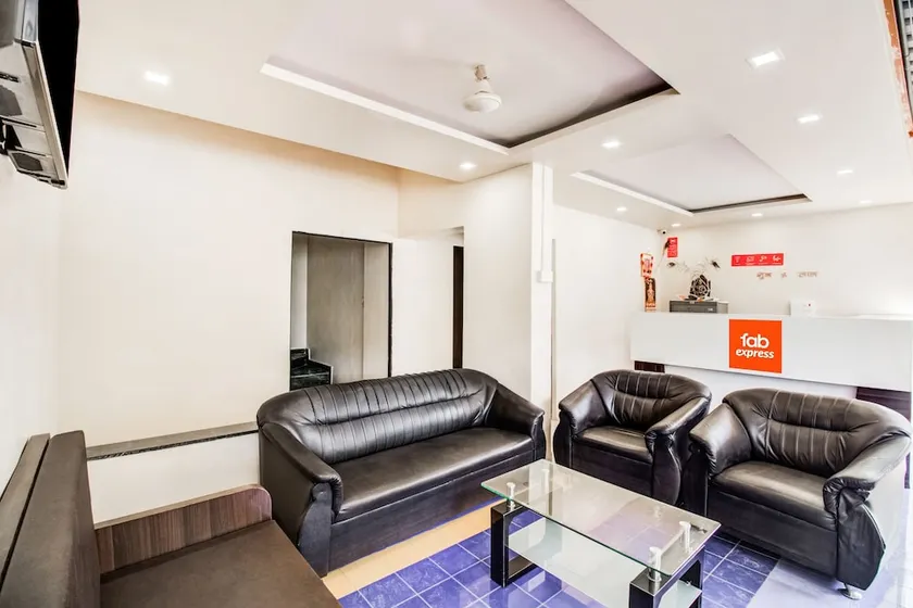 FabHotel Royal Inn - Image 1
