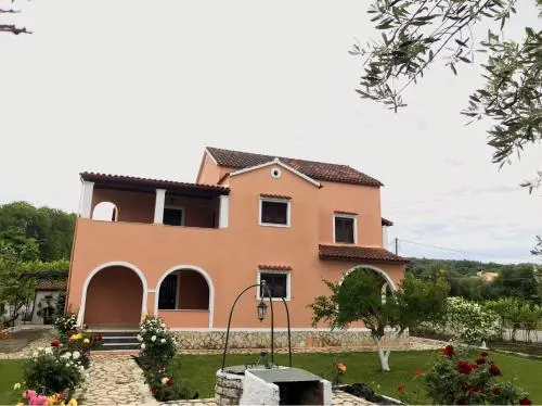 Yiouli Holiday Home - Image 1