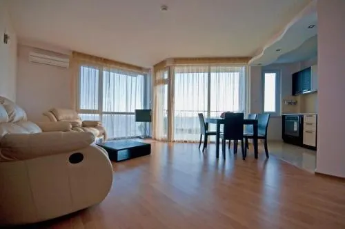 Nushev Hotel - Image 1