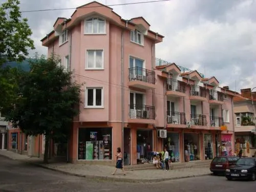 Deloni Hotel - Image 1