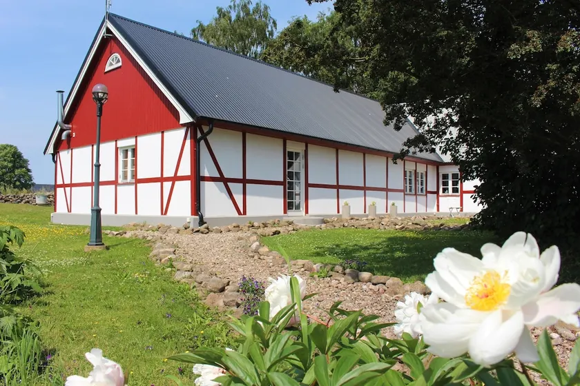 Lugna Garden - Image 1