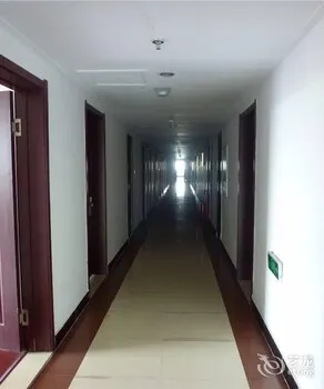 Lvshun Hot Spring Holiday Hotel - Image 1