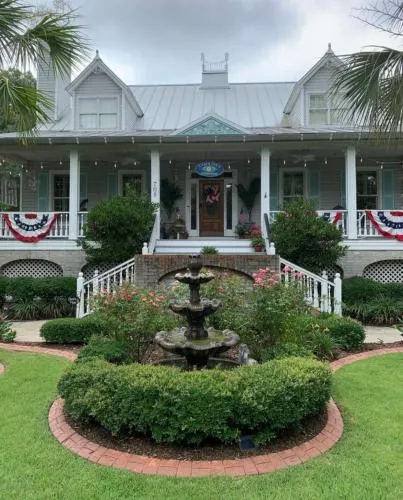 Caroline’s Bed & Breakfast - Image 1