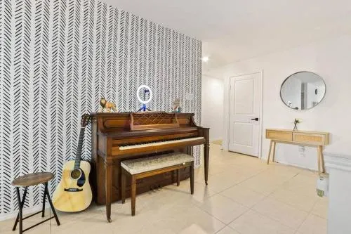 Cozy Smart Home with Pool & Gym - Image 1