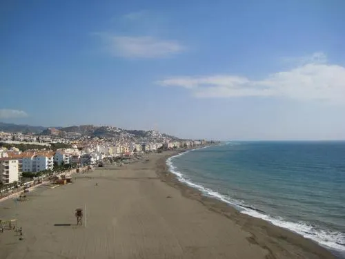 Moderno Piso de 3 Dormitorios En la Playa de Rincon de la Victoria Malaga - Image 1