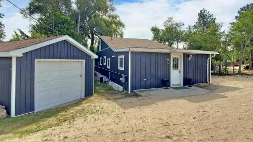 Wasaga Beach 1 - Walk to Main Beach - Riverfront - Sleeps 10 - 95 Mosley St - Image 1