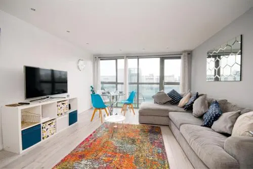 Stylish Apartment Close to London Bridge - Image 1