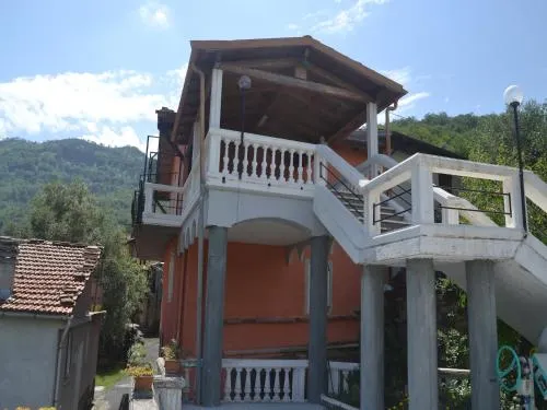 Cozy Holiday Home in Testico Liguria With Garden - Image 1