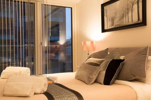 Dockside Walk Suite - Canary Wharf - Image 1