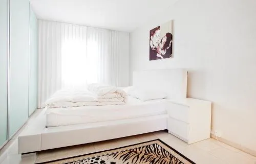 Junior Suite Apartment by Livingdowntown - Image 1
