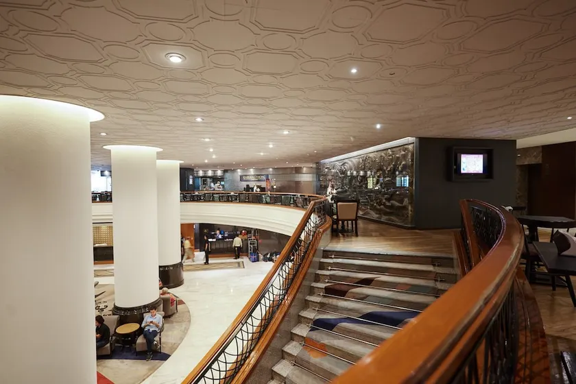 Narai Hotel - Image 1