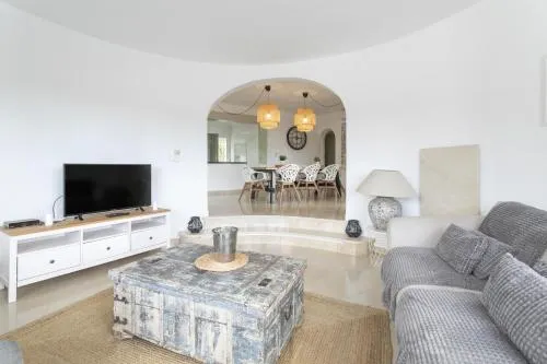 Échappée ensoleillée à Moraira dans une villa pour 8 - Image 1