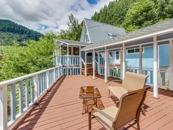 New Listing Beautiful Riverfront Home on the Umpqua River W/private Dock & World Class Fishing - Image 1