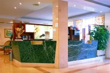 El Lago - Image 1