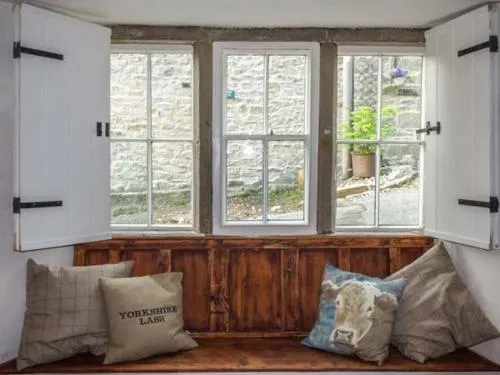 Ivy Cottage - Image 1