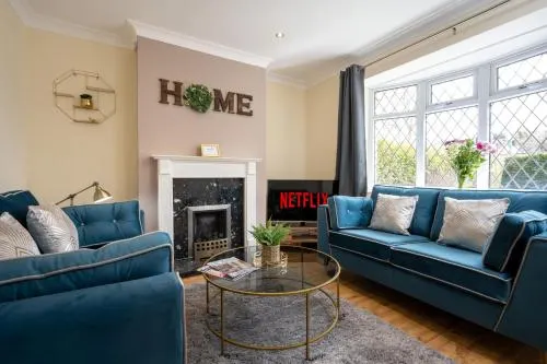 Summerfield House - Elegant house with garden near NEC, JLR, Solihull - Image 1