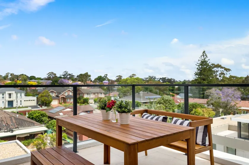 Morden Sleek Apartment in Heart of Macquarie Park - Image 1