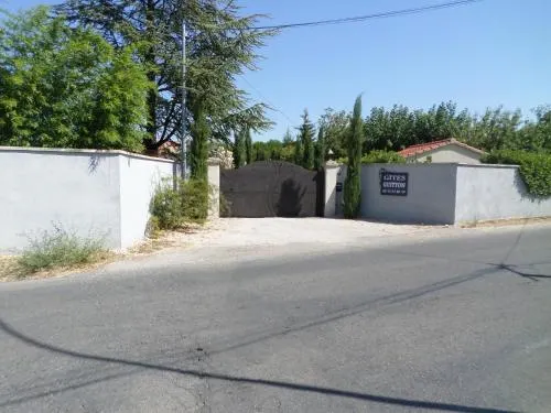 Studio Valreas Avec Piscine - Image 1