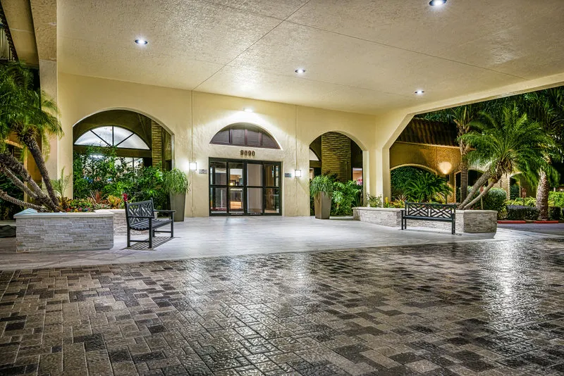 Crowne Plaza Suites Houston Near SugarLand - Image 1