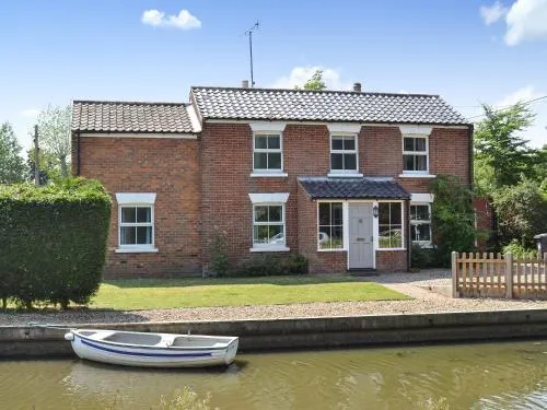 Riverside Cottage - Image 1
