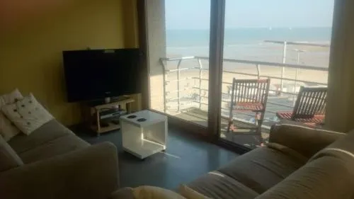 Studio apartment 'De Strandwandeling' with frontal sea view near Ostend - Image 1