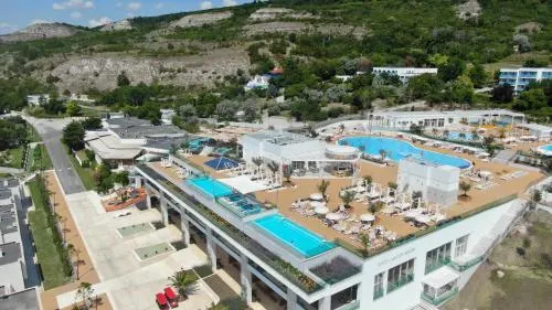 White Lagoon - Image 1