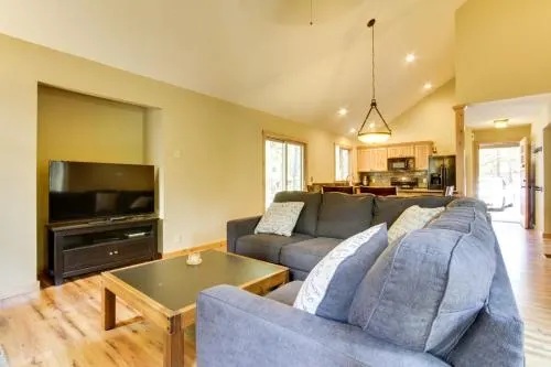 Renovated Cabin w/ Private hot Tub, Entertainment & Sharc Access! - Image 1