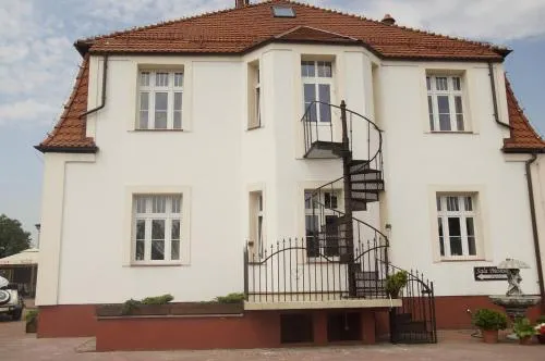 Pałacyk w Pakości Hotel - Image 1