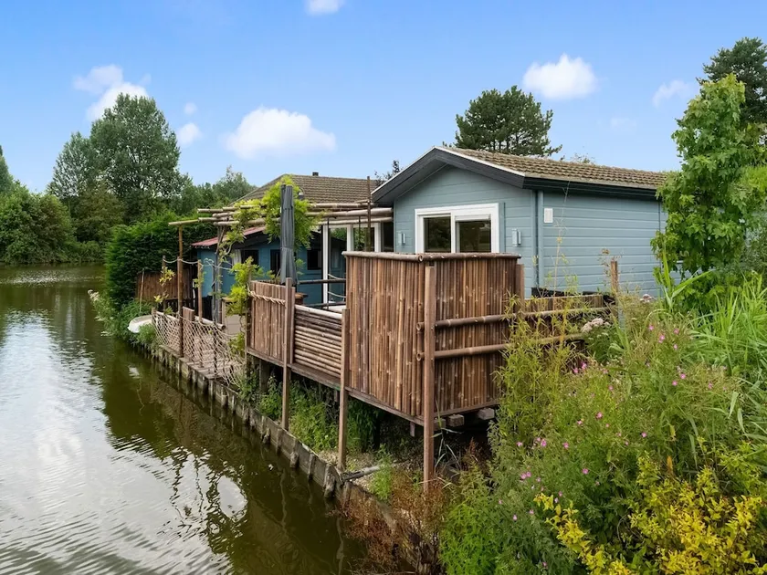 Idyllic Holiday Home in Ooltgensplaat Near Centre - Image 1