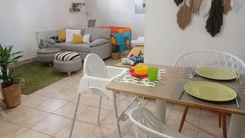 Cool Boho Apartment, 1min to Highway, Parking - Image 1