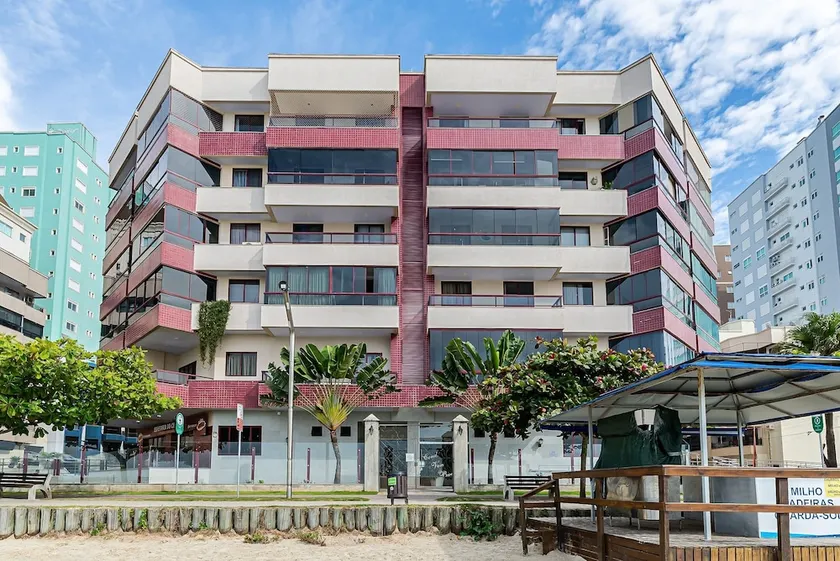 Apto pé na areia vista mar em Meia Praia EVB308 - Image 1