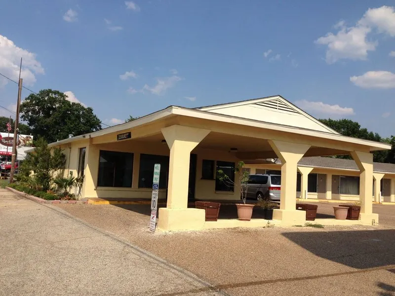 Kingsway Inn - Image 1