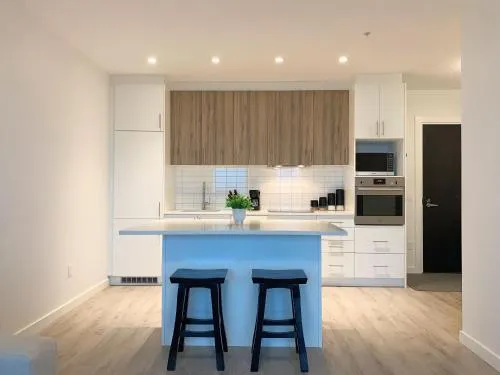 Cozy 1BR Condo w Insuite LDRY Gym & Free Parking - Image 1